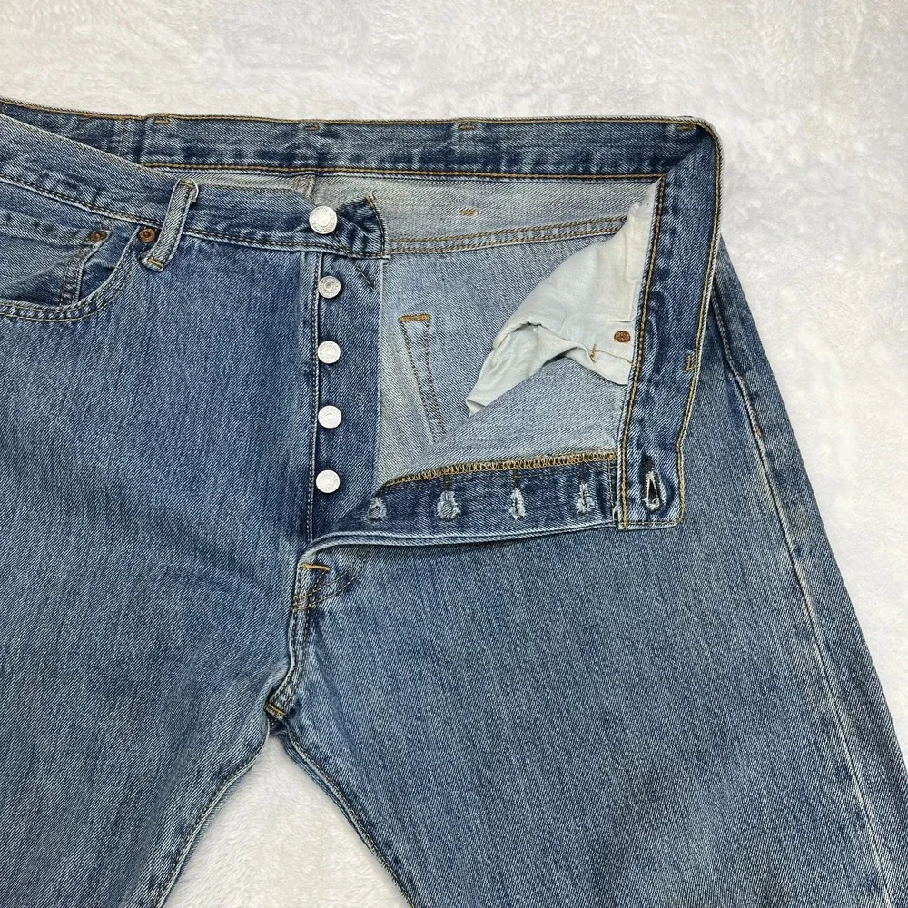 Levi's 501 Jeans Men's Blue Denim Mid Rise Classic‎ Straight Button Fly - 37X29